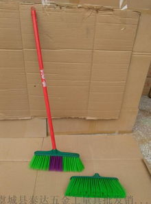 廠家直銷(xiāo)軟毛小斜頭掃帚，優(yōu)質(zhì)清潔工具盡在虞城縣泰達(dá)五金工量具批發(fā)銷(xiāo)售部